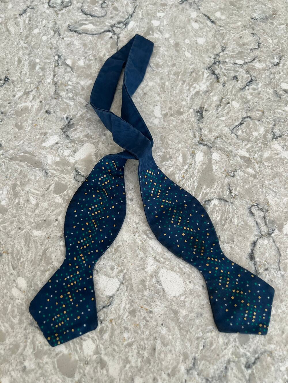 Sulka 100% Silk Self Tie Bow Tie Navy Yellow Green Geometric 15.5-15 3/4 JL